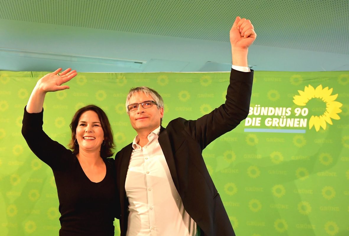 Lideranças do Partido Verde Alemão comemoram o resultado das eleições para o Parlamento Europeu. Foto Tobias SCHWARZ / AFP