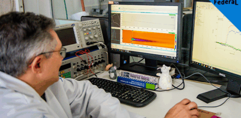 Claudio Cunha, professor do departamento de farmacologia de UFPR, lidera as pesquisas com calmantes e tratamento de drogas na universidade. Foto Maros Solivan/UFPR