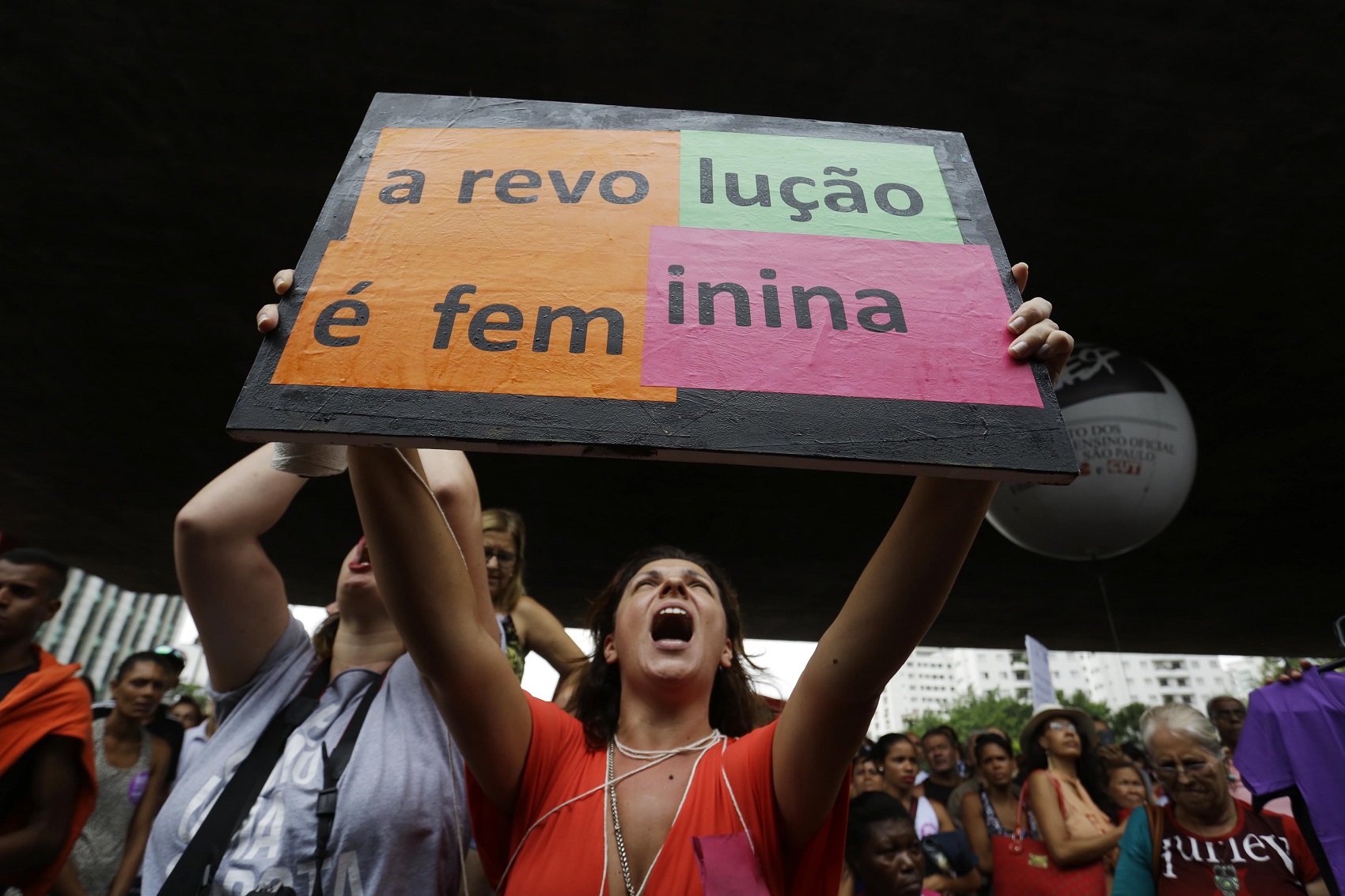Mulheres realizam um protesto contra a violencia, exploracao e sexismo marcando o Dia Internacional da Mulher em São Paulo (Foto: Nelson Antoine/AGIF/AFP)