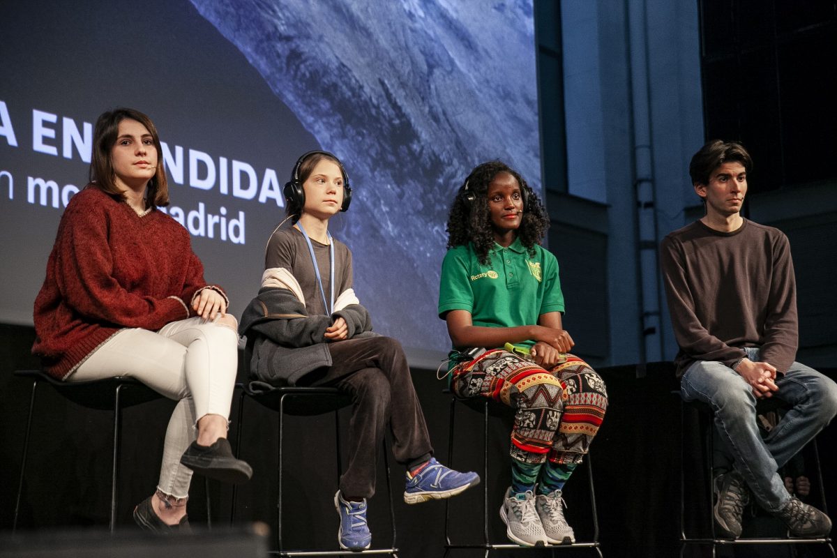 Greta Thungberg, Vanessa Nakate e ouros jovens ativistas durante uma Conferência de Imprensa na COP25, em Madri. Foto Pablo Porlan / Hans Lucas