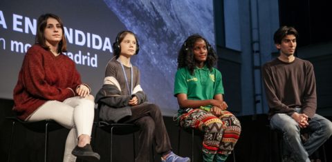 Greta Thungberg, Vanessa Nakate e ouros jovens ativistas durante uma Conferência de Imprensa na COP25, em Madri. Foto Pablo Porlan / Hans Lucas