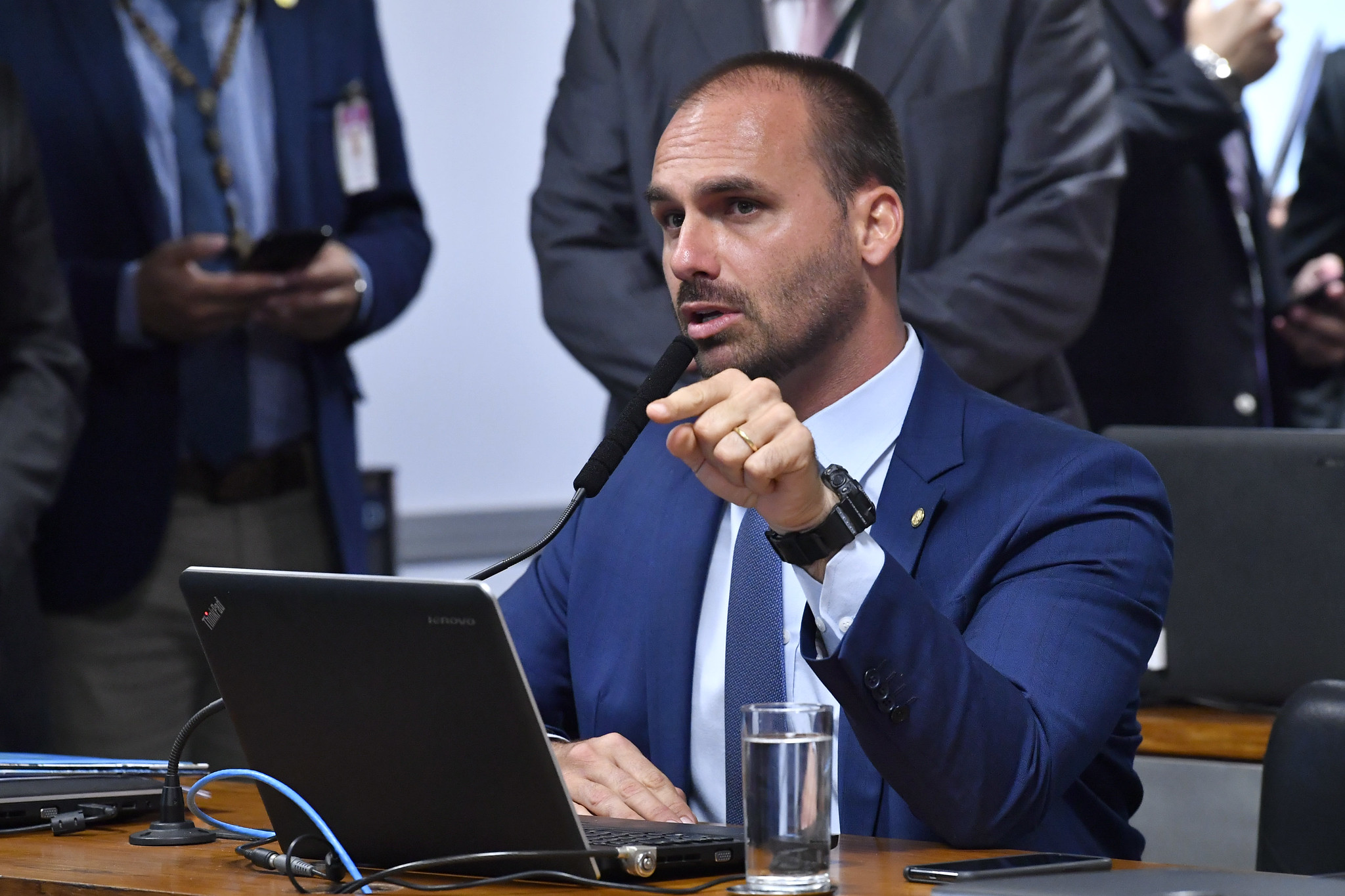 O deputado Eduardo Bolsonaro na CPMI das Fake News. Ele foi um dos responsáveis por espalhar notícias falsas no plenário e nas redes sociais. Foto Jane Araújo/Agência Senado