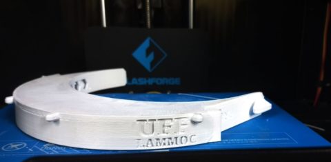 Base de máscara desenvolvida na UFF: impressoras 3D serão reunidas na Escola de Engenharia da UFF para imprimir o maior número de máscaras possível (Foto: Divulgação/UFF)