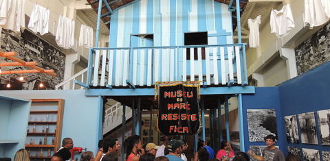 Réplica das palafitas características da Maré: atenção em museus tradicionais no exterior. Foto de divulgação