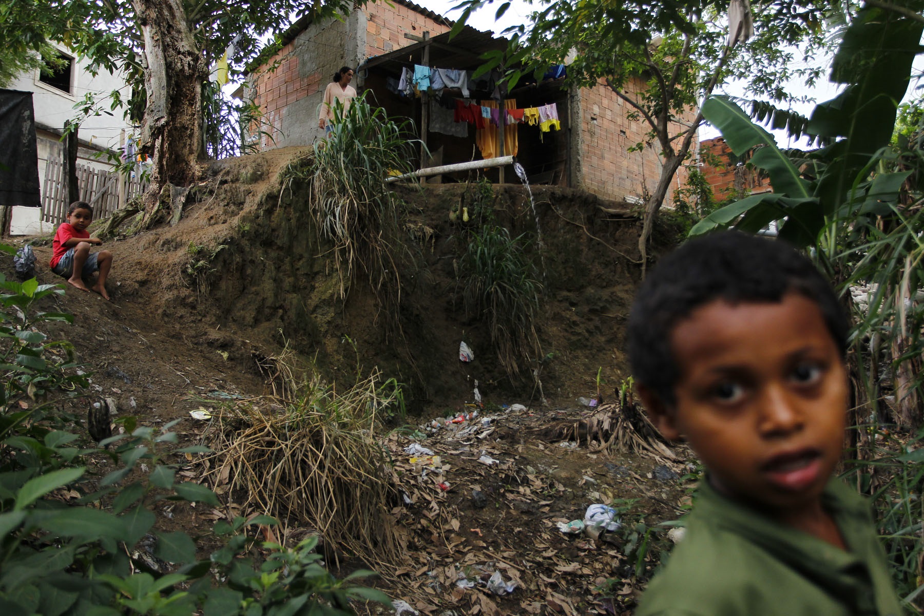 Hoje, apenas metade dos lares brasileiros possui coleta de esgoto e só 43% recebem algum tipo de tratamento. Foto Custódio Coimbra