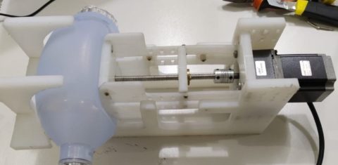 Protótipo de respirador desenvolvido na UFSC: rede de pesquisadores para ajudar no tratamento da covid-19 (Foto: reprodução)