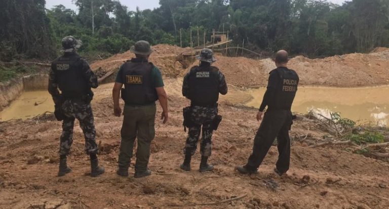 Operação conjunta do Ibama e da Polícia Federal em 2019: operação para proteger indígenas semana passada custou cargo de diretor (Foto: Polícia Federal)