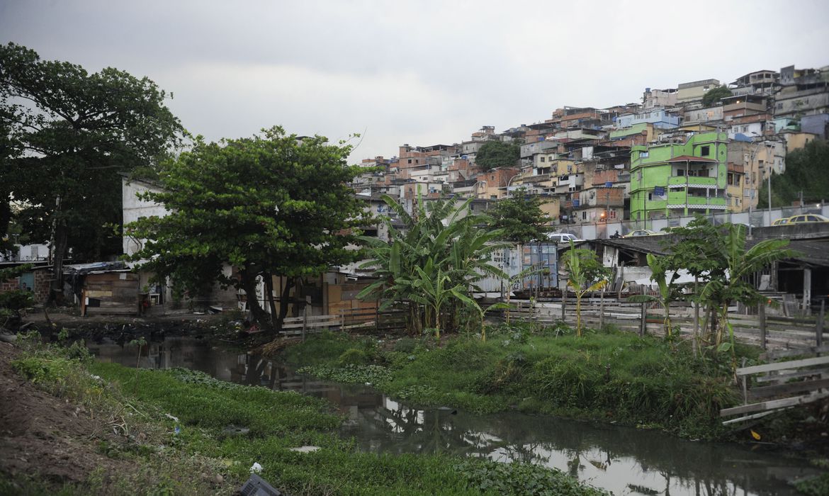 Complexo de Favelas da Maré, na Zona Norte do Rio: bolsas de reportagem para jovens jornalistas moradores da comunidade retratarem os impactos da pandemia de covid-19 na região (Fernando Frazão/Agência Brasil)