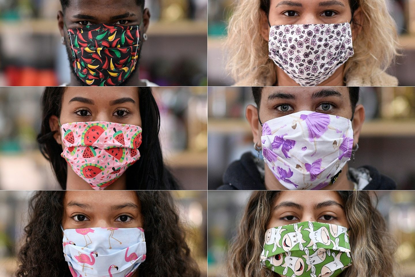 Costureiras do ateliê Remexe Favelinha, que fica na favela Vila Novo São Lucas, em Belo Horizonte, trabalham para produzir 6.000 máscaras faciais por mês. Foto Douglas Magno/AFP