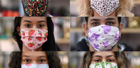 Costureiras do ateliê Remexe Favelinha, que fica na favela Vila Novo São Lucas, em Belo Horizonte, trabalham para produzir 6.000 máscaras faciais por mês. Foto Douglas Magno/AFP