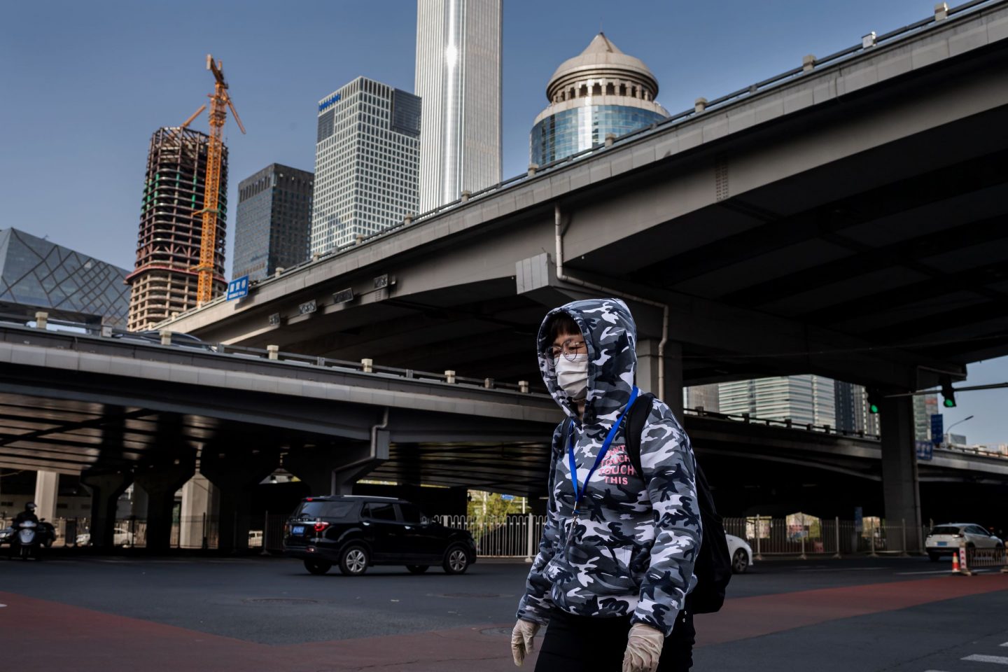 Geralmente coberto por uma nuvem de poluição, o céu azul é uma novidade em Beijing: número de vidas salvas na Chuna pela redução da poluição atmosférica pode passar de 70 mil (Nicolas Asfouri/AFP)