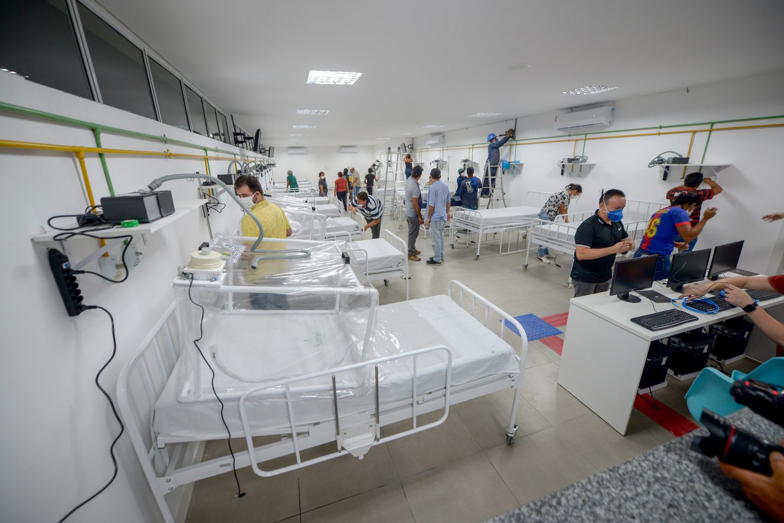 Hospital de campanha da Prefeitura de Manaus onde mais de 60 pessoas já morreram de covid-19: mais 144 leitos (Foto: Alex Pazuello/Secom Manaus)