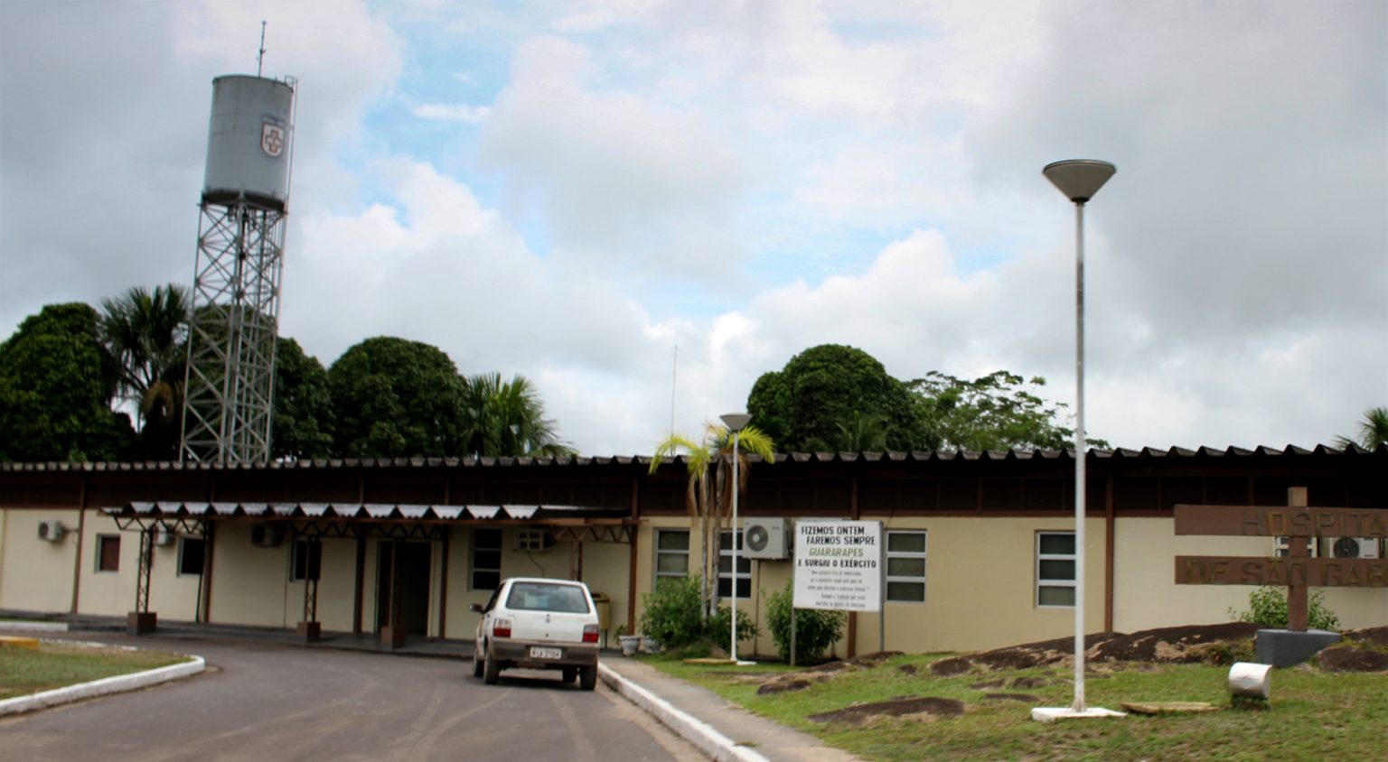 Hospital do Exército em São Gabriel da Cachoeira: único hospital do município não tem UTI (Foto: Alberto César Araújo/Amazônia Real - arquivo/2017)