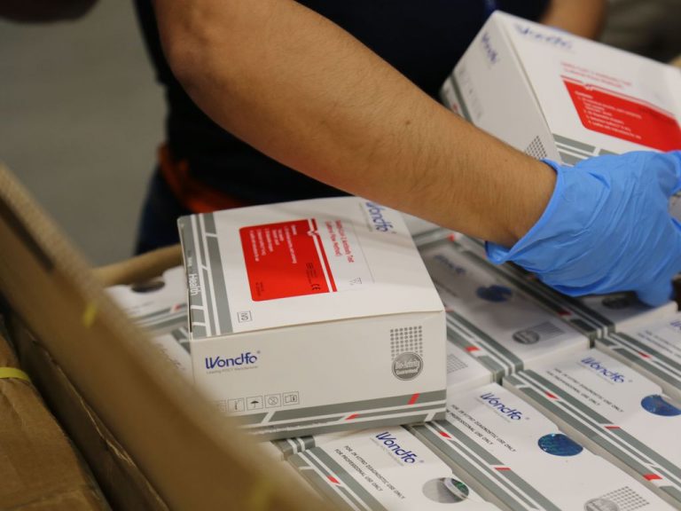 Testes para coronavírus. chegam ao Brasil: pesquisadores da UFSC veem aumento descontrolado de casos no estado e criticam flexibilização de medidas restritivas (Foto: Divulgação/MS)