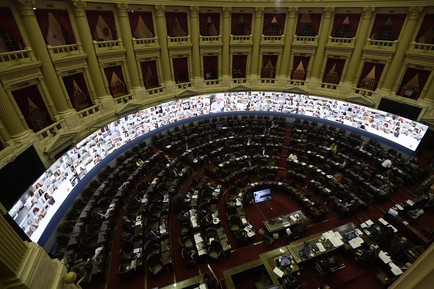 Em Buenos Aires, vista da primeira sessão virtual da Câmara dos Deputados para evitar a propagação do novo coronavírus. Foto Juan Mabromata/AFP