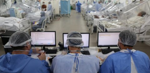 Vista da Unidade de Terapia Intensiva que trata pacientes com a covid-19 no Hospital Gilberto Novaes, em Manaus. Foto Michael Dantas/AFP