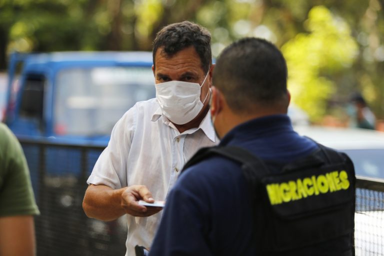 O bloqueio da Ponte da Amizade, que liga o Brasil ao Paraguai, ajudou a conter a disseminação do coronavírus. Foto Paulo Lisboa/ Brazil Photo Press/AFP