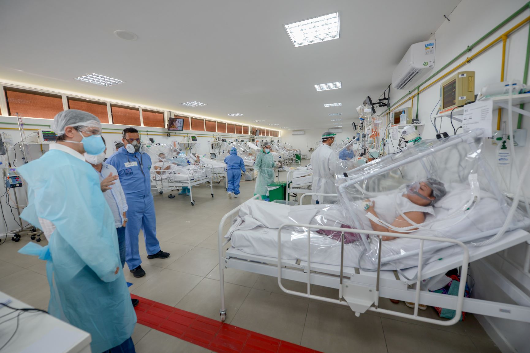UTI de hospital de campanha em Manaus: temporada da seca provoca aumento de casos de doenças respiratórias e podem agravar situação de sistema de saúde já saturado pela pandemia (Foto: Alex Pazuello/S