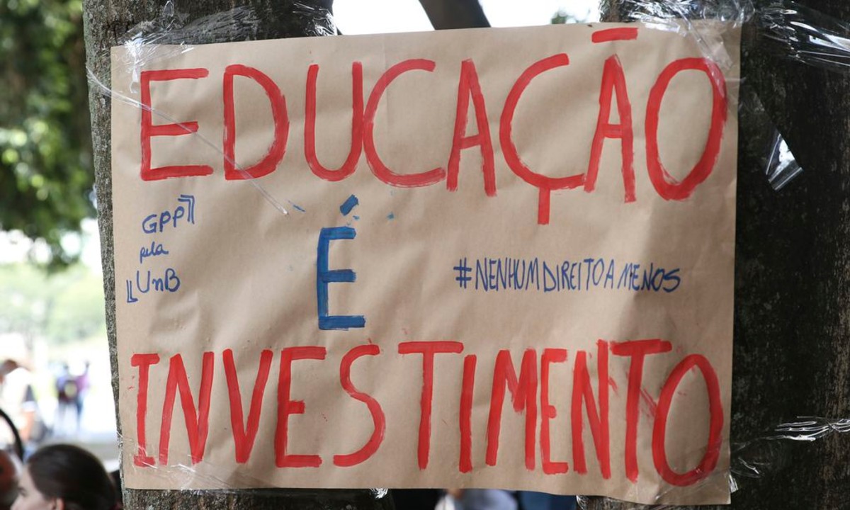 Protesto contra corte de verbas das universidades em 2019: reitores, professores e estudantes criticam nova MP do governo (Foto: Antonio Cruz/Agência Brasil)