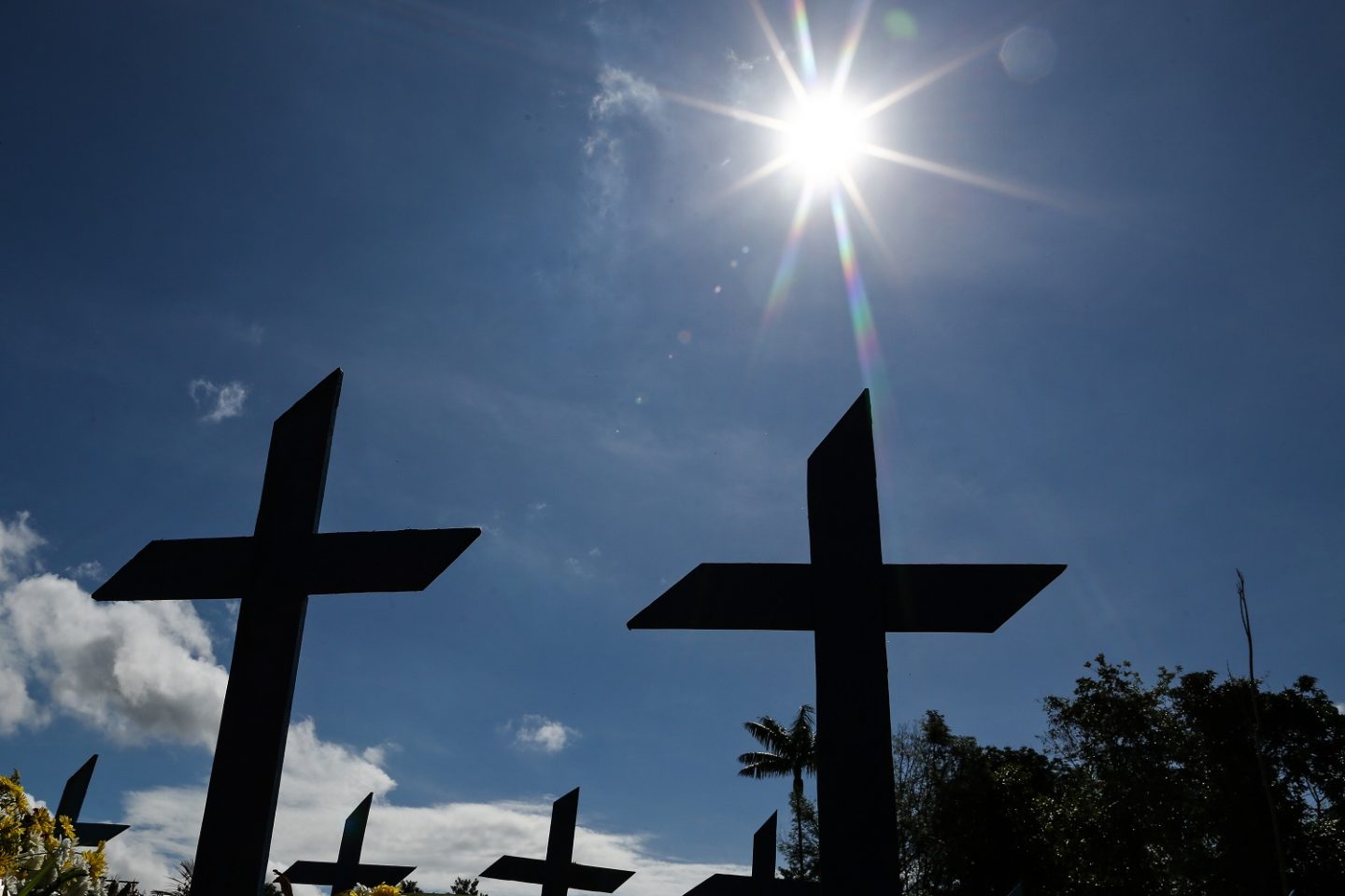 Imagem do cemitério de Nossa Senhora Aparecida, onde as vítimas da covid-19 são enterradas diariamente, no bairro de Taruma, em Manaus. Foto Michael Dantas/AFP