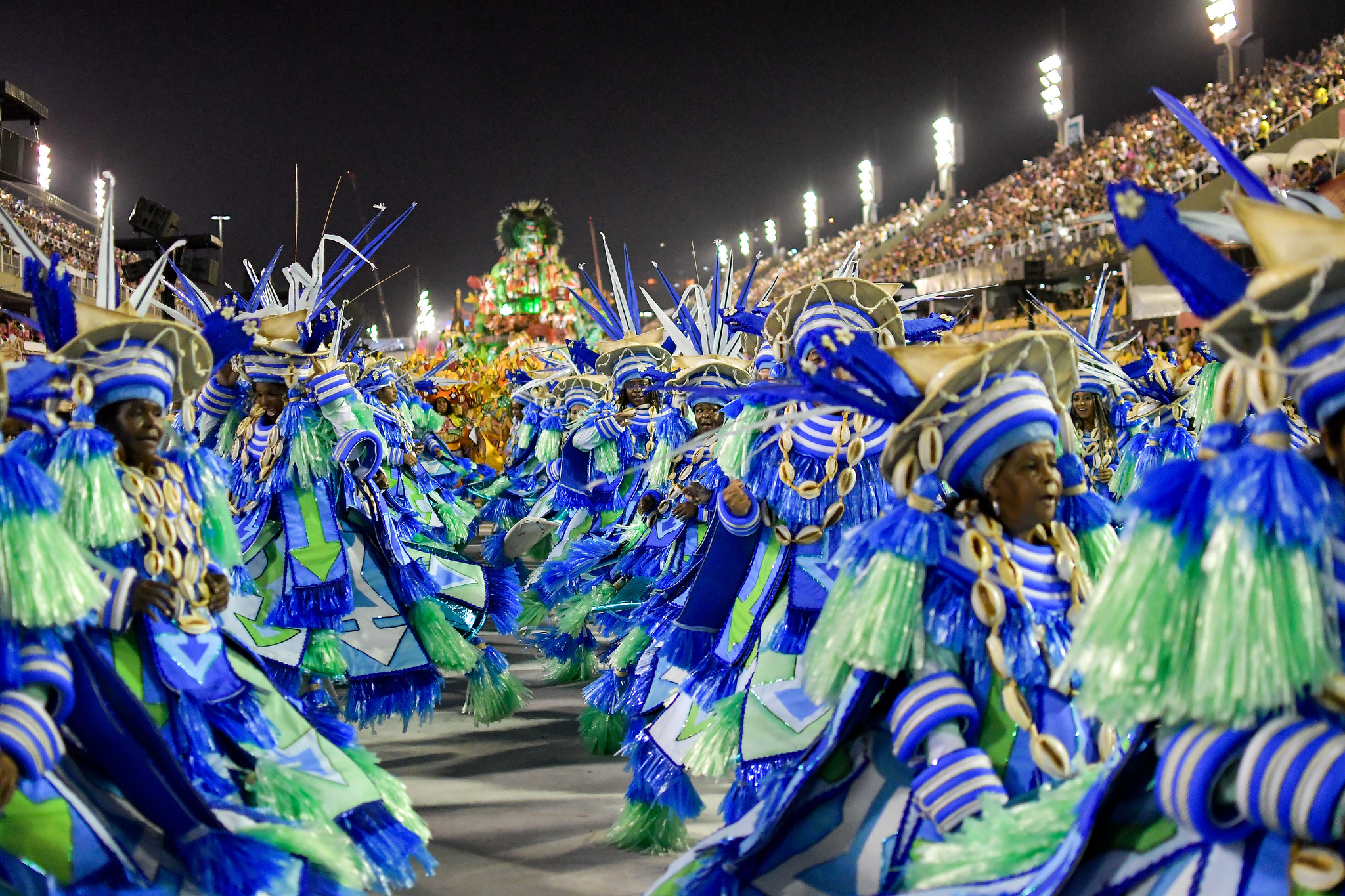 Baianas da Grande Rio evoluem na Sapucaí lotada no Carnaval de 2020. Foto de Dhavid Normando (Riotur)