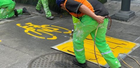 Implantação de ciclovia temporária na Av. Insurgentes, Cidade do México / Foto: BiciManager / Facebook