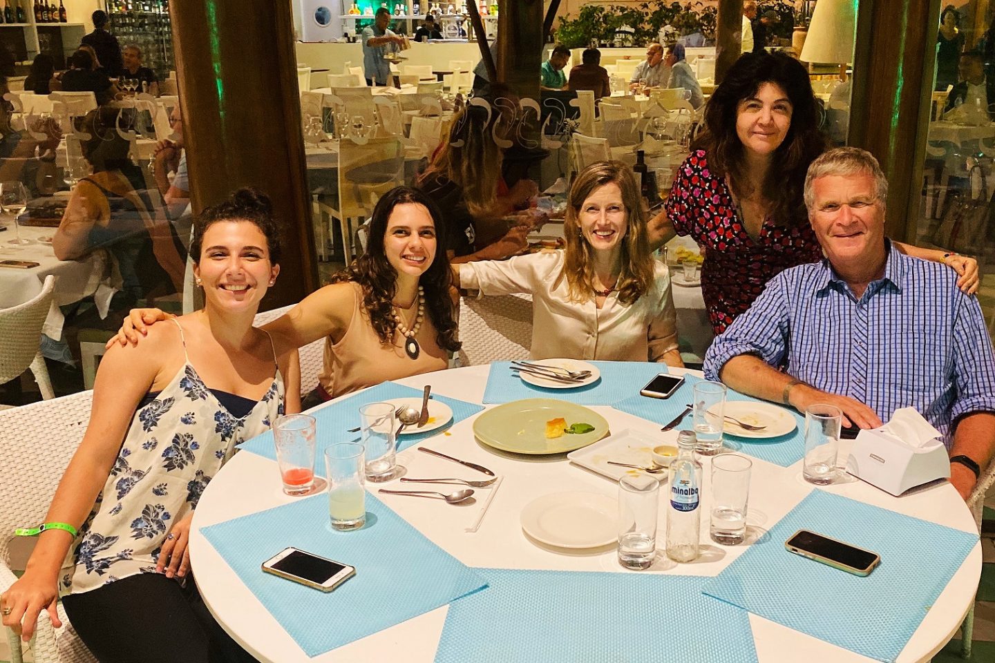 Alfredo Sirkis em um almoço, em 2019, com a mulher Ana Borelli, a equipe CBC e Karenna Gore. Foto Arquivo Pessoal