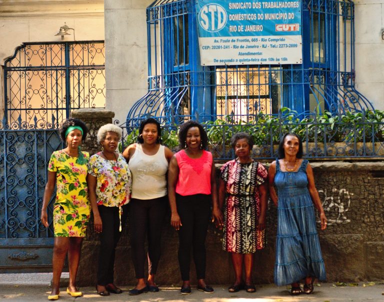 Grupo "Marias do Brasil", grupo de teatro de trabalhadoras domésticas e atrizes, baseado na metodologia do Teatro do Oprimido, criado por Augusto Boal. Foto: Natali de Jesus