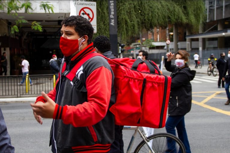 Paulo Lima, o Galo, "quer provar para vida que é possível vivê-la sem a pressa que o capitalismo impõe”. Foto Renato Maretti