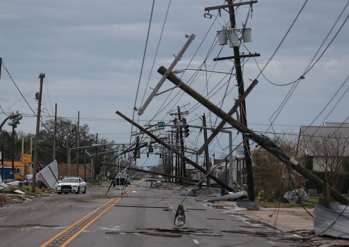 Destruição causada pelo furacão Laura na cidade de Lake Charles, Luisiana: pode faltar letra para batizar furacões em 2020 (Foto: Andrew Caballero-Reynolds/AFP)