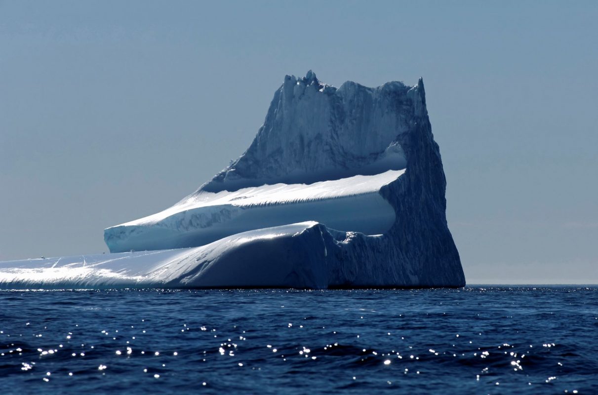 Iceberg no Ártico, ao leste da costa da Groenlândia: degelo marinho é o segundo maior da história (Foto: Philippe Roy/Aurimages/AFP)