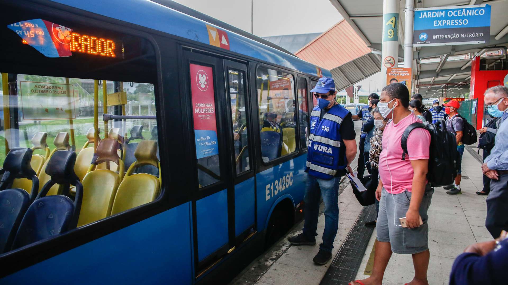 Embarque em estação de BRT durante a pandemia: Agenda Rio 2030 tem propostas para mudança no financiamento do sistema de transporte (Foto: Rhavinne Vaz/Prefeitura do Rio)