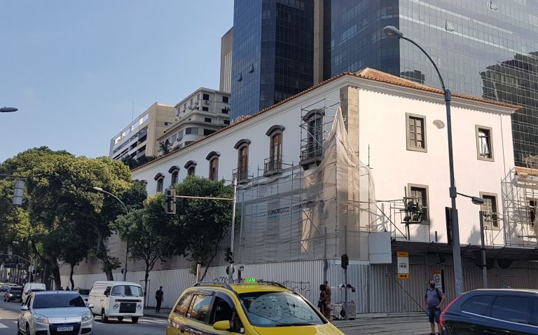 O Convento do Carmo, construído a partir de 1619, em reformas: trajetória que ilustra história do Rio de Janeiro (Foto: Oscar Valporto)