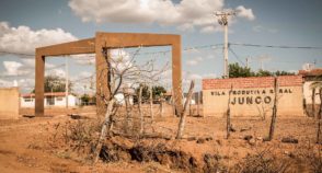 Sem água e sem raiz: a saga das famílias desalojadas pela transposição do Rio São Francisco