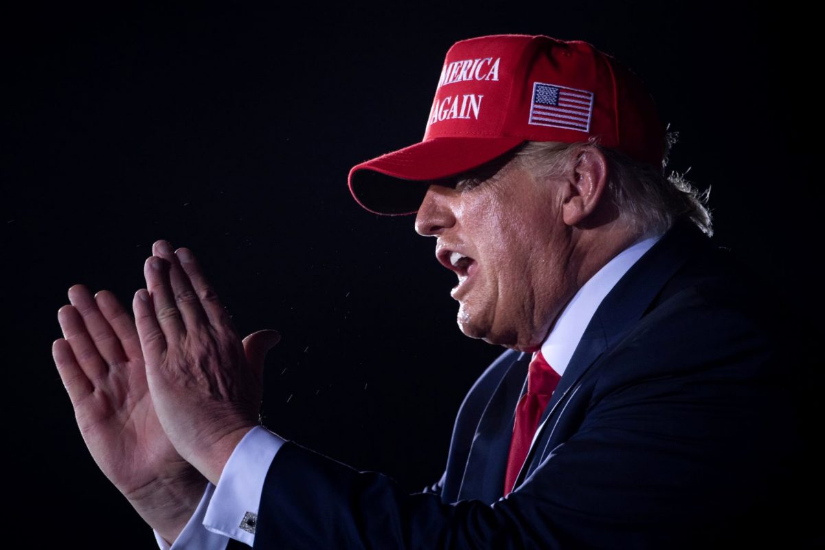 Donald Trump em campanha na Flórida: com sua presidência, reputação dos Estados Unidos no exterior caiu ao nível mais baixo (Foto: Brendan Smialowski / AFP)
