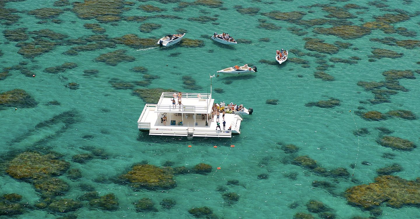 Recifes de corais - parrachos de Maracajú - no litoral do Rio Grande do Norte: cenário turístico ameaçado pelo aquecimento dos oceanos (Foto: Divulgação)