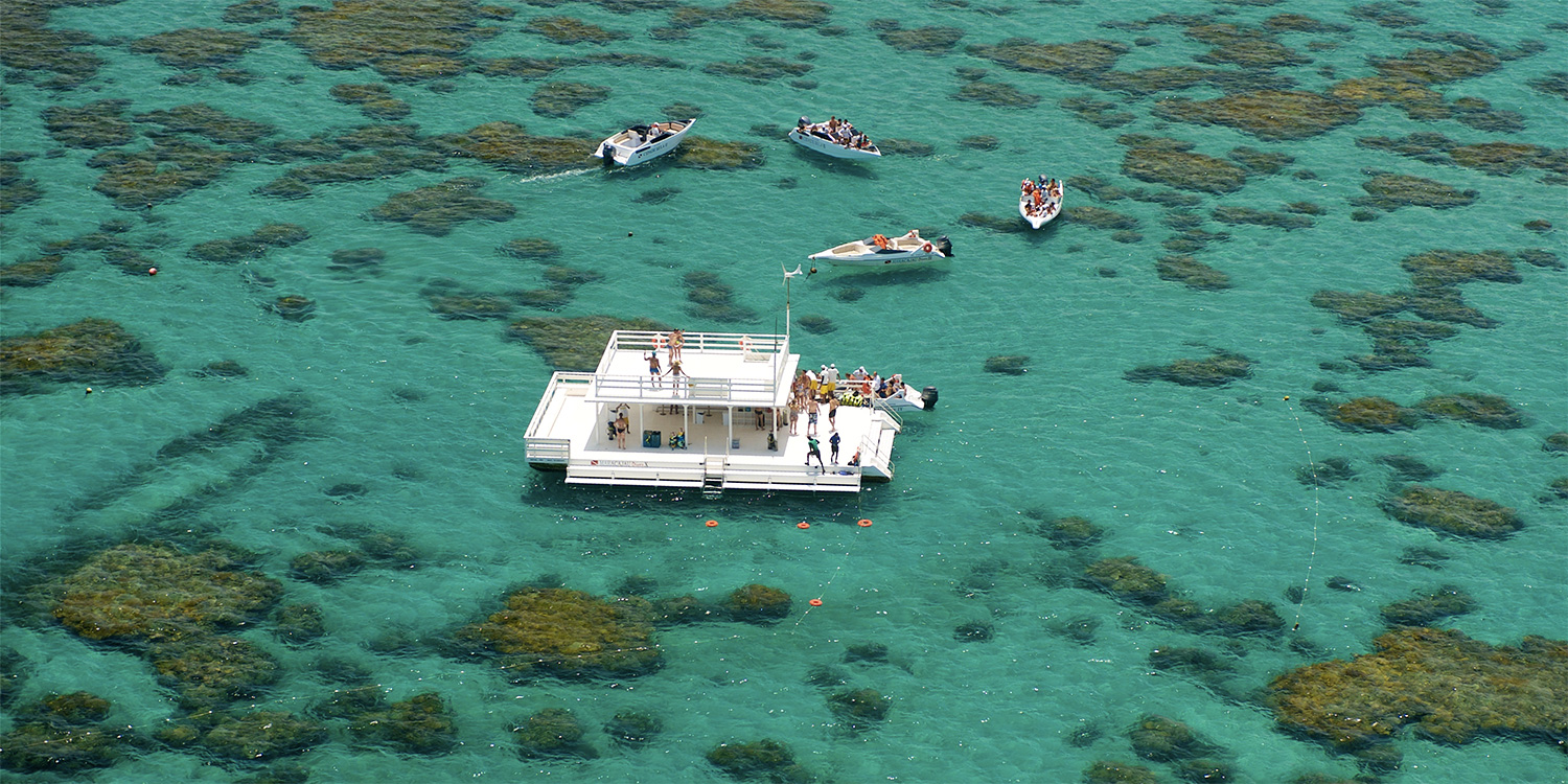 Recifes de corais - parrachos de Maracajú - no litoral do Rio Grande do Norte: cenário turístico ameaçado pelo aquecimento dos oceanos (Foto: Divulgação)