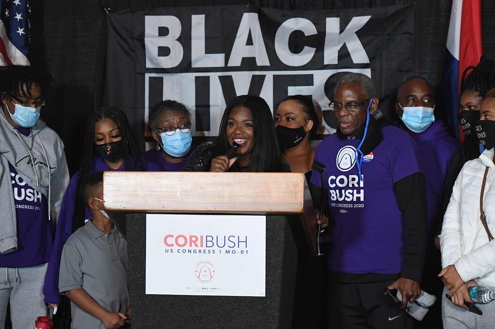 Enfermeira e ativista do Black Lives Matter, Cori Bush comemora sua eleição para o Congresso: mulheres serão 27% da Câmara e 23% do Senado (Foto: