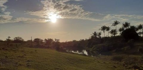 Entardecer na Aldeia Craveiro, território Pataxó na Bahia: ameaças constantes. Foto de Tamikuã Pataxó