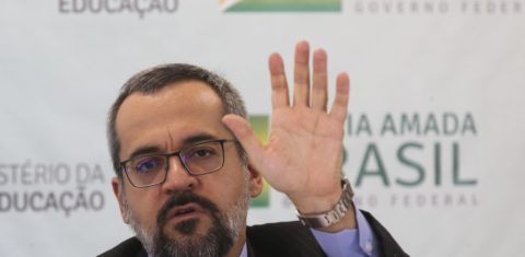 Abraham Weintraub dá adeus ao Ministério da Educação: ataques às universidades públicas e ao STF (Foto: Antonio Cruz/Agência Brasil)