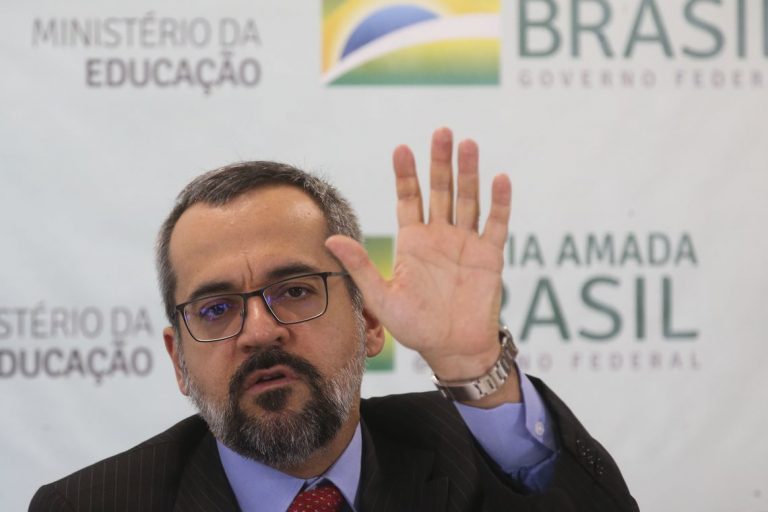 Abraham Weintraub dá adeus ao Ministério da Educação: ataques às universidades públicas e ao STF (Foto: Antonio Cruz/Agência Brasil)