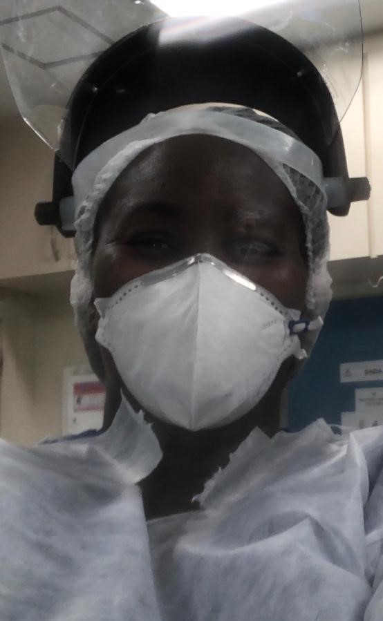 A enfermeira Angélica Belo trabalha nos hospitais da UFRJ e da Uerj: medo de contaminar a família (Foto: Arquivo Pessoal)