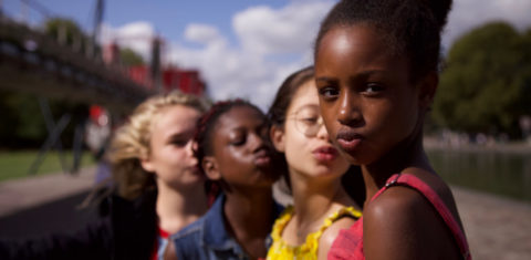 As meninas protagonistas de Cuties, filme da Netflix sob ataque conservador: debate necessário sob sexualidade ofuscado por histeria contra o longa (Foto: Divulgação)