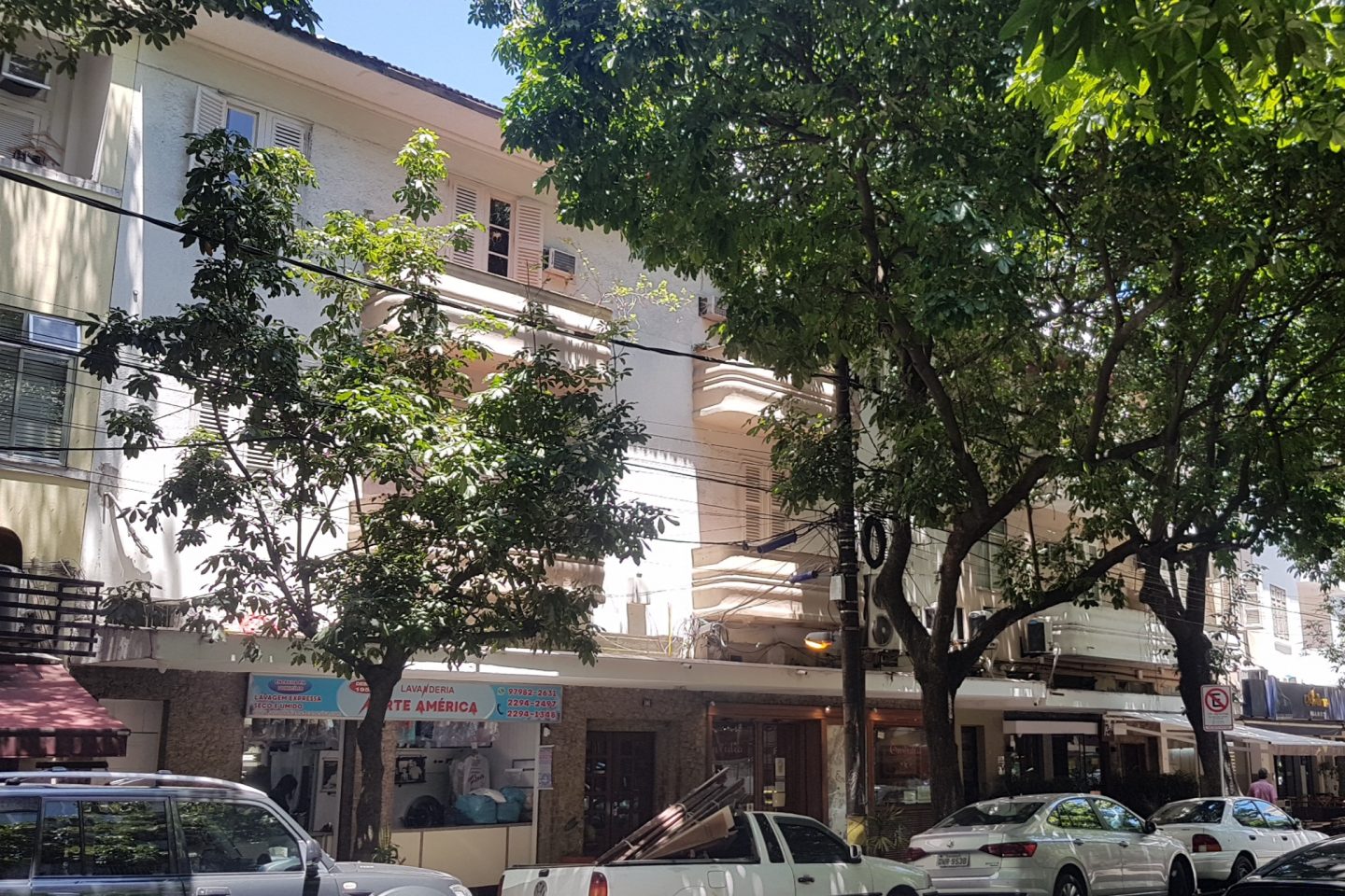 Trecho da Rua Dias Ferreira preservado como APAC (Área de Proteção do Ambiente Cultural): imóveis de uso misto (Foto: Oscar Valporto)