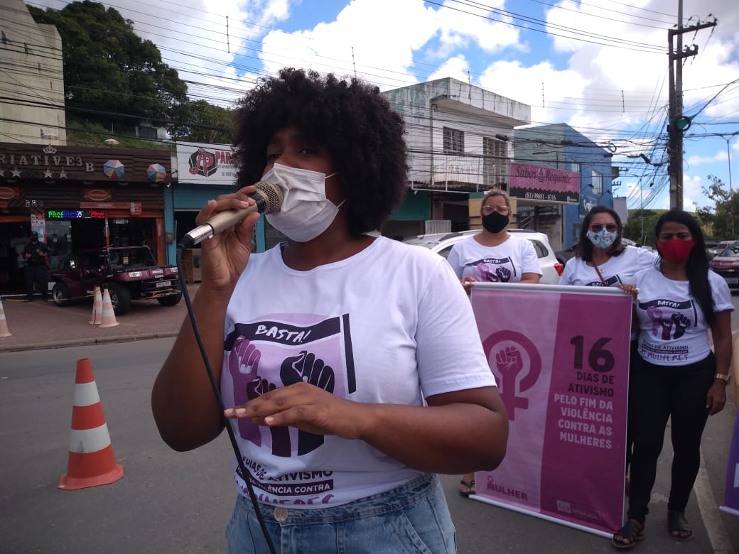 Mulheres em ato contra a violência em Pernambuco: secretária-geral da ActionAid defende que o fortalecimento da liderança local em respostas humanitárias - especialmente de mulheres e meninas - é a chave para a eficácia (Rafael Negrão/Centro das Mulheres do Cabo)