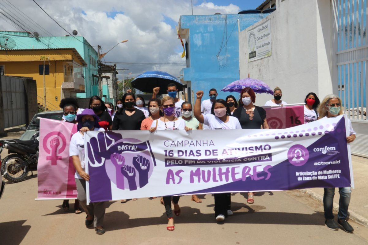 Manifestação denunciando a violência contra as mulheres: ActionAid alerta para aumento de casos durante a pandemia de covid-19 (Foto: Rafael Negrão/Centro das Mulheres do Cabo)