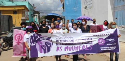 Manifestação denunciando a violência contra as mulheres: ActionAid alerta para aumento de casos durante a pandemia de covid-19 (Foto: Rafael Negrão/Centro das Mulheres do Cabo)