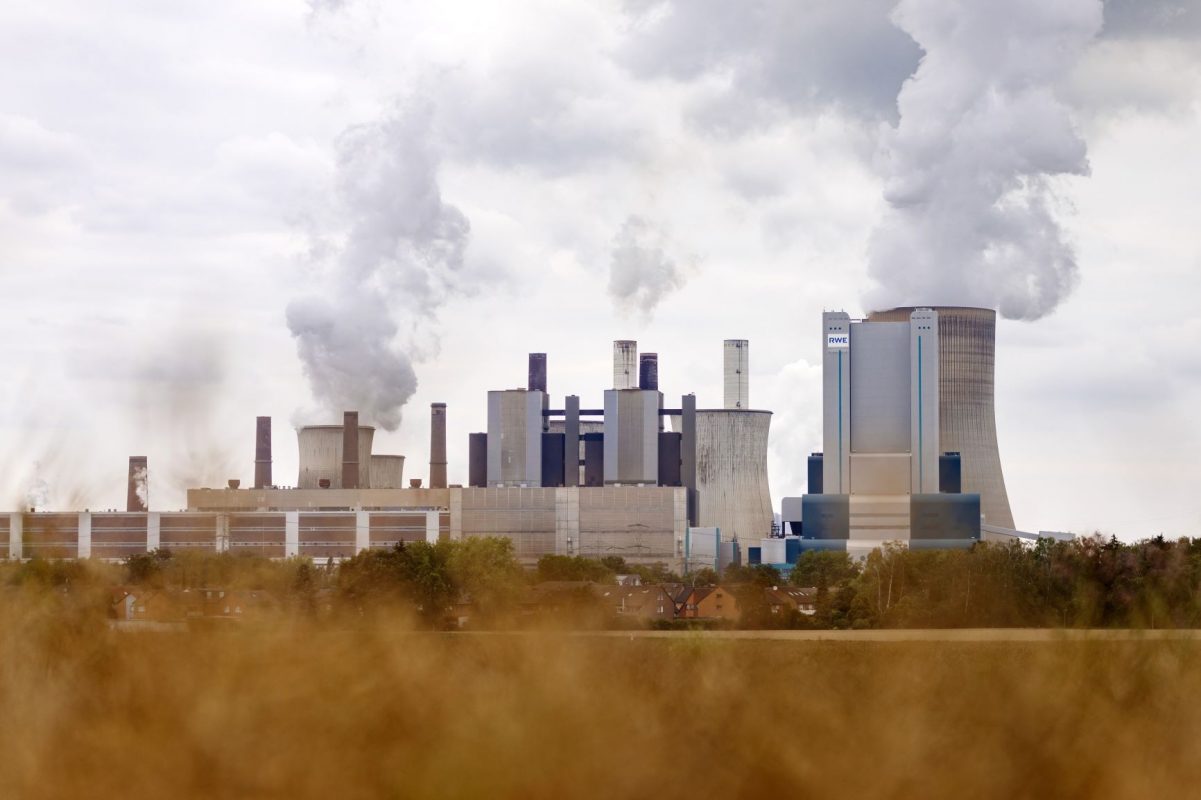 Usina energética a carvão na Alemanha: precificação de emissões de carbono avança devagar (Foto: Christoph Hardt/Geisler Fotopres/DPA/AFP)