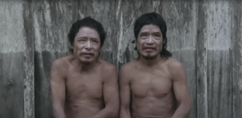 Tamandua e Baita, dupla de sobreviventes do massacre da etnia Piripkura. Frame do filme "Piripkura"