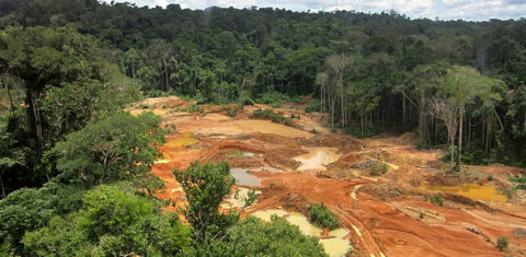 Garimpo ilegal em reserva indígena em Rondônia: tentativa de liberação de mineração em terras indígenas preocupa ambientalistas (Foto: Polícia Federal /AFP - 24/09/2020)